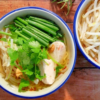 タイの屋台ラーメン　SURIMIでバミー